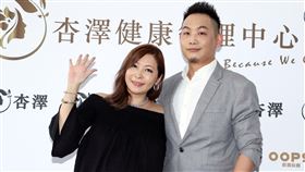 Makiyo身懷六甲和老公出席健康管理活動。（記者邱榮吉/攝影）