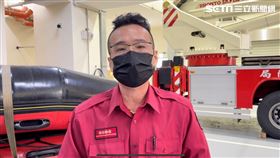 台北市消防局士林中隊小隊長穆豪傑說明保命原則。（圖／翻攝畫面）