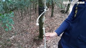 台中鳶嘴山稍來步道登山客摔落邊坡，竟是引導繩遭割斷。（圖／民眾提供）
