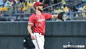 ▲中華職棒季後挑戰賽，味全龍先發投手鋼龍。（圖／記者劉彥池攝影）