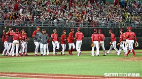 ▲中華職棒季後挑戰賽，味全龍擊敗中信兄弟搶下1勝。（圖／記者劉彥池攝影）