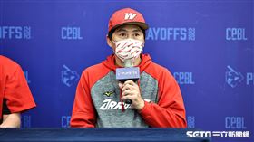 ▲中華職棒季後挑戰賽，味全龍總教練葉君璋賽後記者會受訪。（圖／記者劉彥池攝影）