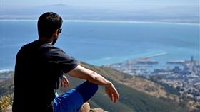 盤腿坐（pixabay)