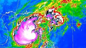 奈格颱風共伴發威。（圖／翻攝自中央氣象局）