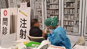 亞東醫院於板橋大遠百接種站(亞東醫院提供)