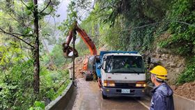 雨彈炸新北！烏來「北107線」土石崩塌