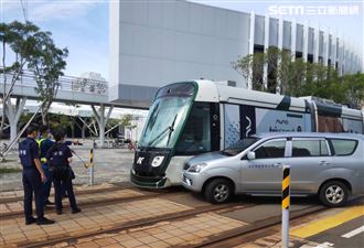 新／高雄輕軌又出「車禍」　25乘客嚇傻
