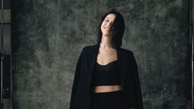 蘇珮卿新專輯經歷一年多的製作即將發行，預告會在演唱會中唱新歌。（圖／Legacy提供）