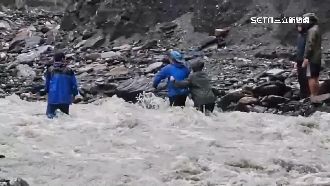 5人登山隊野溪受困　山搜隊派員急救援