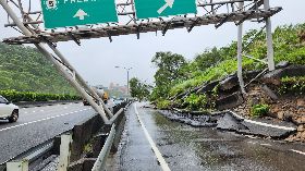 國1南下10.1K汐止邊坡滑落（1）