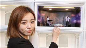  王瞳啟動艾成「艾的櫥窗」。（圖／記者邱榮吉攝影）