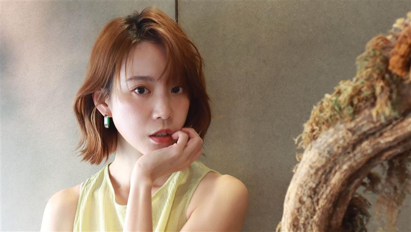 剛奪金鐘迷你女配　女星雙喜臨門揭新身份