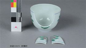  故宮文物－成化款白地彩花瓷盃，圖／故宮博物院提供