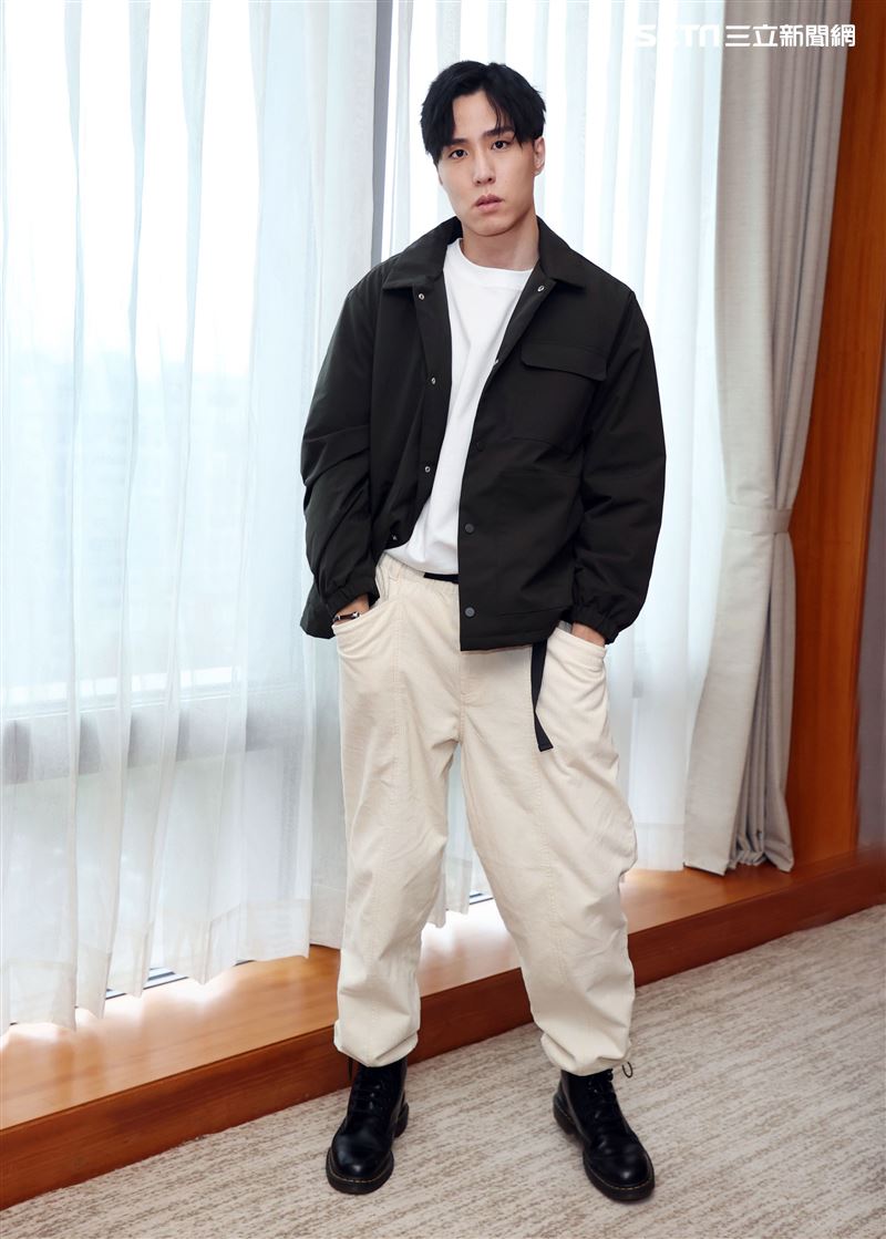 「我的牙想你」余晉三立新聞網專訪。（記者邱榮吉/攝影）