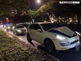 台北市大安區發生嚴重車禍意外，一名外籍男子闖越車道，結果遭酒駕的保時捷撞飛。（圖／翻攝畫面）