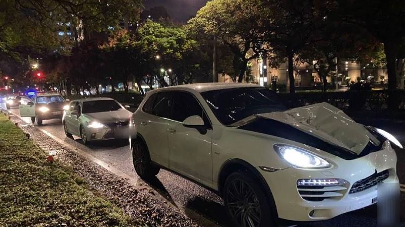 大安區外籍男闖快車道　遭酒駕保時捷撞死