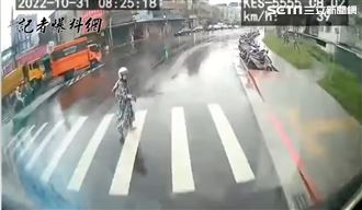 新北三寶路人闖紅燈　砂石車送泥沙SPA