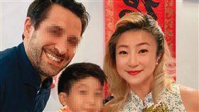 黃湘怡（右）已與英國新歡（左）見過彼此家長，親戚也都玩在一起，感覺和樂融融，並有再婚打算。（圖／翻攝自黃湘怡IG）