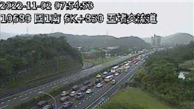 國1汐止走山封閉急搶修，今日上班「紫爆」畫面曝光。（圖／翻攝自高公局即時影像）