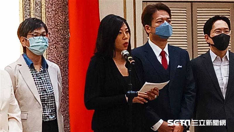 吳欣盈宣誓就任立委　已辭新光醫院董事