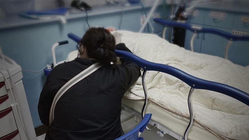 90歲翁病逝身體超乾淨！醫一見看護秒懂了