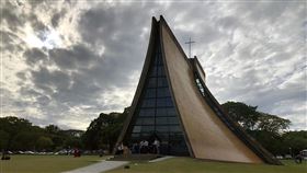 東海大學路思義教堂閉館1年整修（1）東海大學1日下午舉辦路思義教堂修復工程開工典禮，由於邁入一甲子的路思義教堂已出現漏水、外牆破損、機電設備老舊等問題，將正式展開為期1年的閉館修復工程。中央社記者趙麗妍攝  111年11月1日