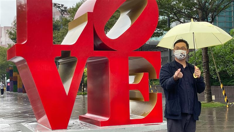 日本名導演現蹤台北101！影迷冒風雨朝聖