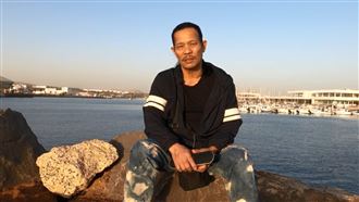 被丟西班牙小島40年！台東男要帶孩子返台