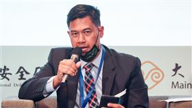 2022台北安全對話 簡以榮出席國防院2日舉辦「2022台北安全對話」，2018至2021年擔任白宮國安會台灣、中國與蒙古事務主任的簡以榮（Ivan Kanapathy）（圖）指出，解放軍在台灣周邊軍演的密度於美國眾議院議長裴洛西訪台期間達到高峰，後來又因內部舉行20大等漸歇，但長遠看來，中共軍事活動頻次、強度將增加，且離台灣的距離會越來越近。中央社記者張新偉攝  111年11月2日