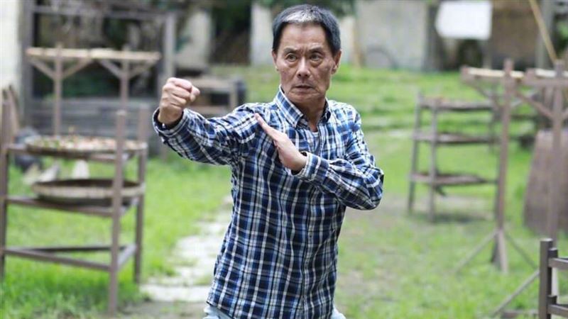 資深武打男星驟逝！呆坐在家拍他驚沒反應