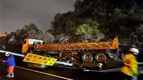 國1汐止南下　走山　圖／翻攝自國道公路警察局　