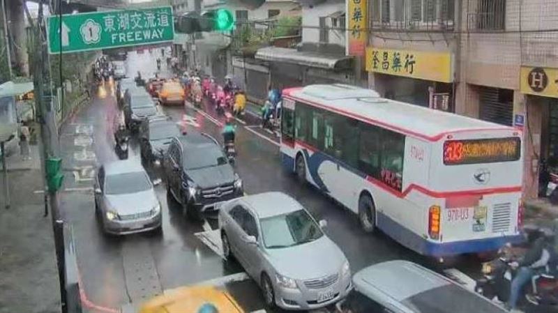 汐止塞爆　民眾嘆：交通最黑暗的一天