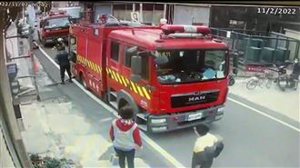 睡夢中聽到「救郎」　勇警衝火場揹嬤逃命