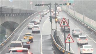 基隆開車族崩潰　他這時間出門還塞