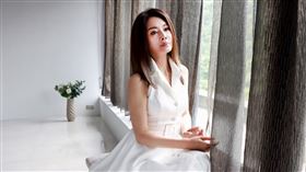 ▲Rita第三波主打歌《難過情關》MV挑戰大尺度床戲。（圖／艾迪昇傳播提供）