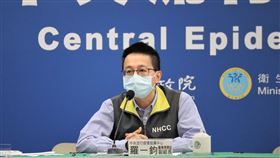 對於蔣萬安對陳時中的批評，羅一鈞僅說「候選人評論不在這邊回答。」