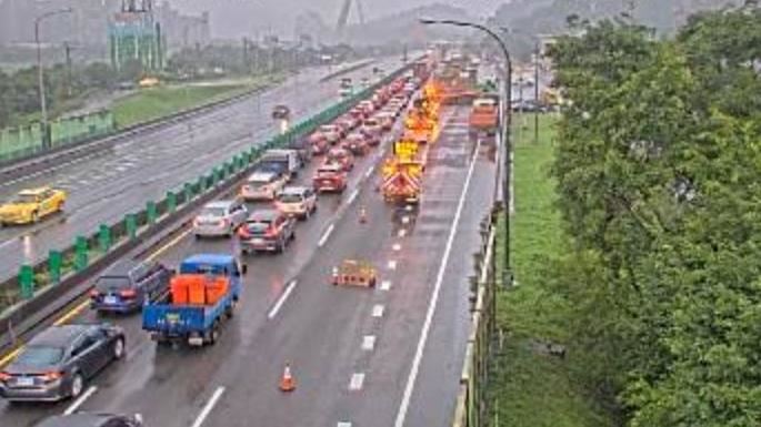 國1汐止段今早搶通一車道　3改道路線看這