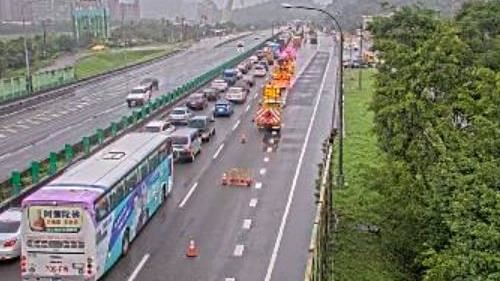 通勤族崩潰！國1汐止段大塞車　車速5公里