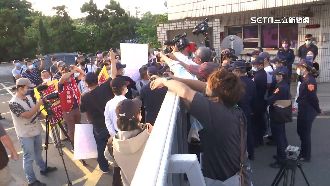 控中油大林廠爆炸報告黑箱　居民廠外抗議