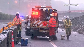 國1崩塌連夜搶通　蔡適應一早赴現場關心