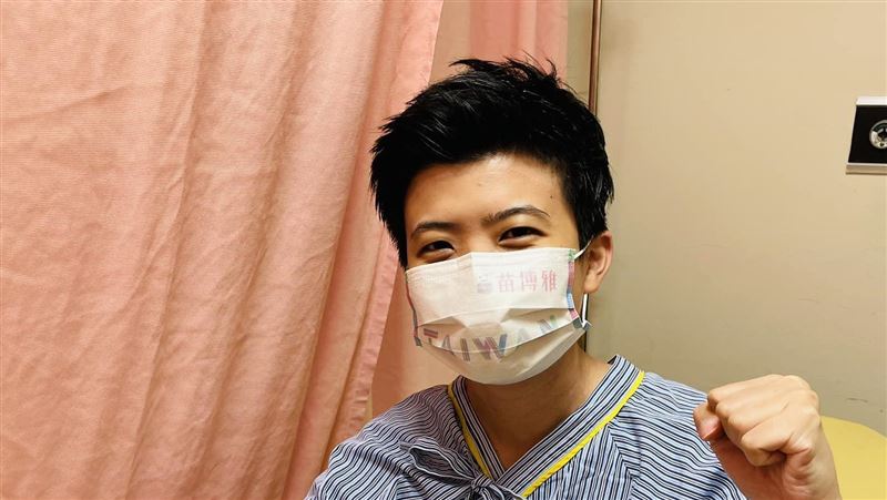 曝病榻照！苗博雅選前動手術：3周沒痊癒
