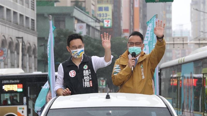 阮昭雄力挺趙怡翔　激戰區共同掃街拜票