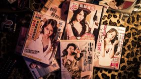 夏于喬飾演的麗絲愛愛有許多受歡迎的作品，舉凡護士、水手服、皮鞭、手銬等裝扮都嘗試過，突破形象的畫面令人眼睛為之一亮。（圖／滿滿額娛樂提供）