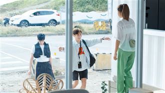 緋聞男友驚喜現身營業中　炎亞綸癱軟嚇傻