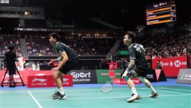 楊肉盧不敵印尼組合  新加坡公開賽無緣4強「楊肉盧」組合楊博涵（前右）、盧敬堯（前左）15日在新加坡公開賽8強不敵印尼組合古塔馬與伊斯法哈尼，無緣4強。中央社記者侯姿瑩新加坡攝  111年7月15日