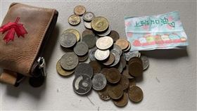 女兒挖存錢筒偷塞零錢給媽媽。（圖／翻攝自爆廢公社二館 臉書）