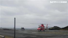 海巡人員在龍洞三支海域發現吳姓釣客遺體。（圖／翻攝畫面）