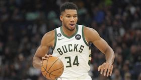 ▲「字母哥」安戴托昆波（Giannis Antetokounmpo）本季首度大三元助公鹿取得開季8連勝破隊史紀錄。（圖／美聯社／達志影像）