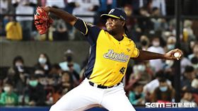 ▲台灣大賽第1戰，中信兄弟先發投手德保拉。（圖／記者劉彥池攝影）