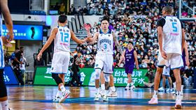 富邦勇士靠著3人飆破20分，在PLG開幕戰奪下勝利。（圖／PLG提供）